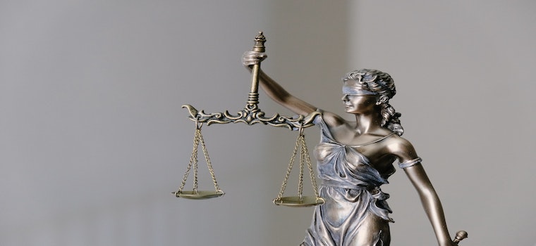 Non la realtà si deve – dal giurista – subordinare al concetto, ma questo a quella. Sulla necessità come fonte