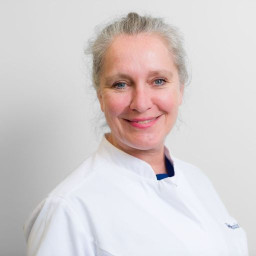 Dr. Yvonne Smulders