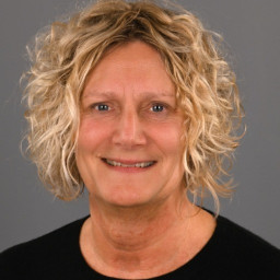 Dr. Josien Derhaag
