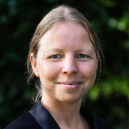 Dr. Marijke Naezer