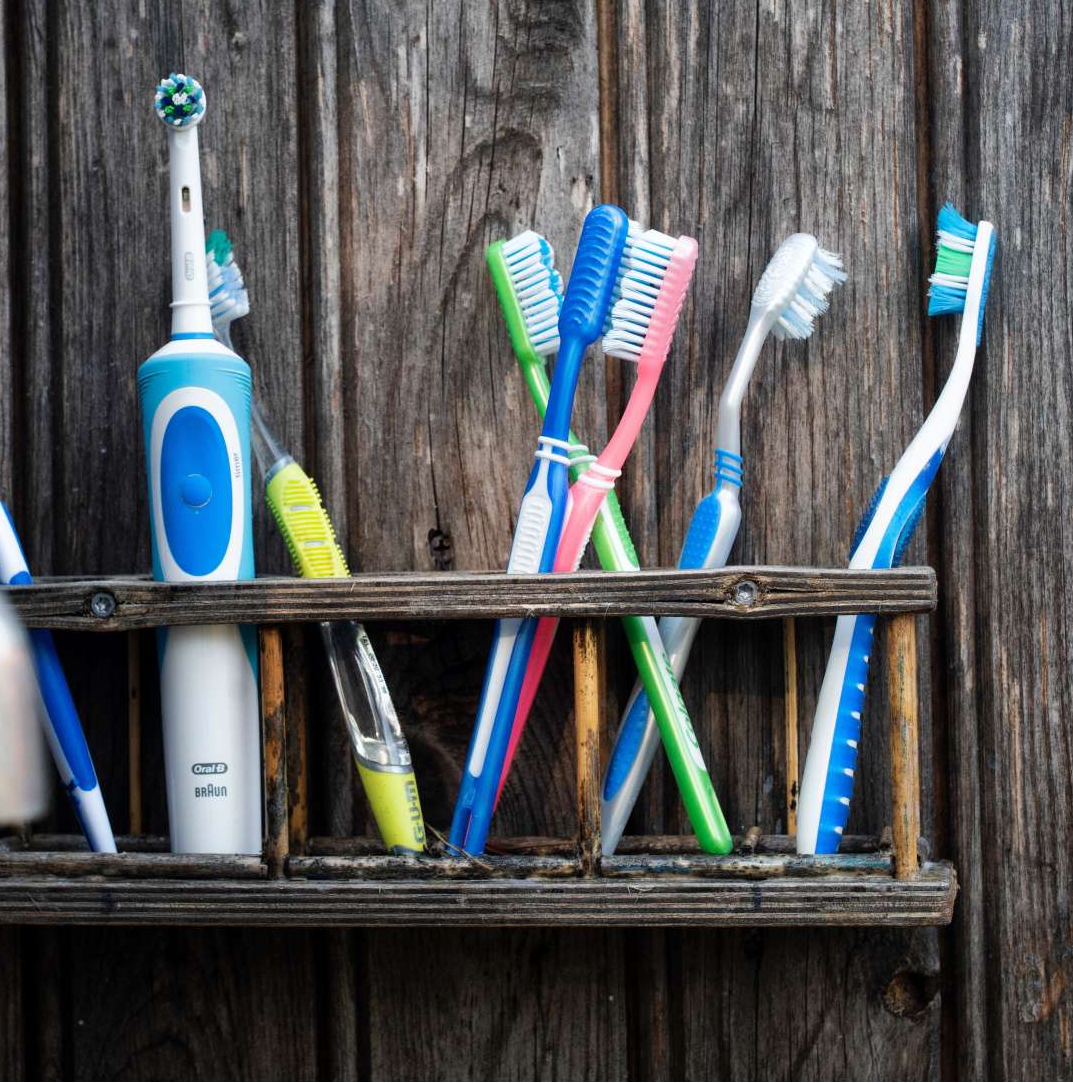 Quelle brosse à dents utiliser pour garder des dents propres et solides ?