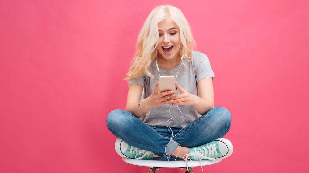 1 op de 2 jongeren voelt zich verslaafd aan de smartphone 1 op de 2 jongeren voelt zich verslaafd aan de smartphone