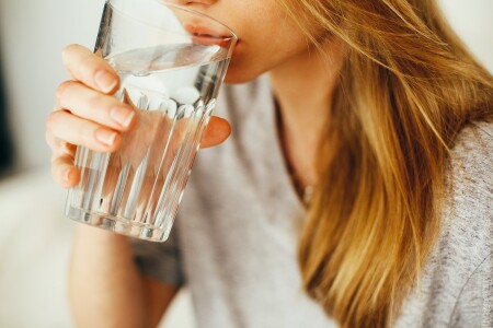 Hoeveel water moet je nu drinken per dag Hoeveel water moet je nu drinken per dag