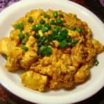 Een heerlijke Afrikaans curry gerecht met kerrie, tomaten, kokosmelk en ui.