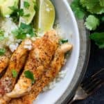 Heerlijk Mexicaanse kipfilet met bloemkoolrijst, groente en limoen.