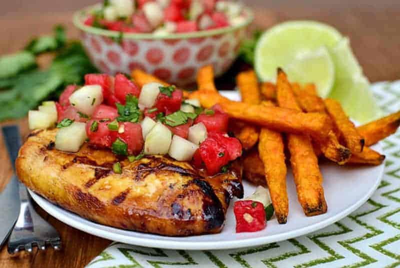 Gegrilde limoen kip met watermeloen salsa