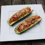 Heerlijke courgette helften gevuld met tonijn.
