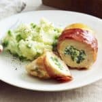 Heerlijke kipfilets gevuld met spinazie, kaas en bacon.