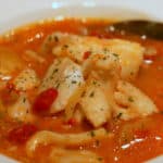 Italiaanse kabeljauwfilet in tomatensaus.