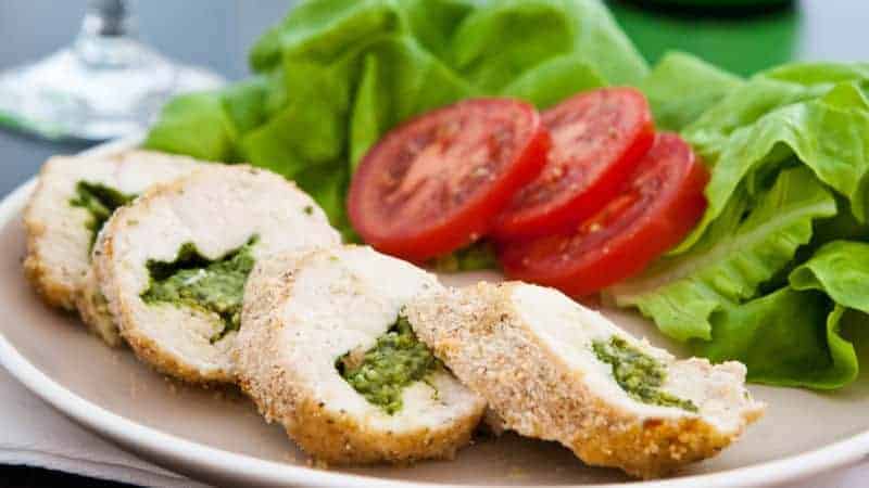 Kipfilet rolletjes gevuld met pesto en kaas