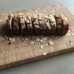 Heerlijk koolhydraatarm brood gemaakt van amandelmeel, kokosmeel, ei en banaan.