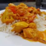 Heerlijke curry madras met een portie bloemkoolrijst
