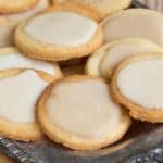 Heerlijke koolhydraatarme koekjes met suikervrije glazuur.