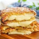 Heerlijke tosti met cheddar kaas gemaakt van bloemkool en ei!