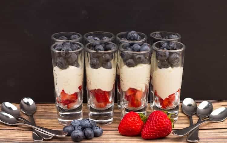 Mascarpone toetje met bessen