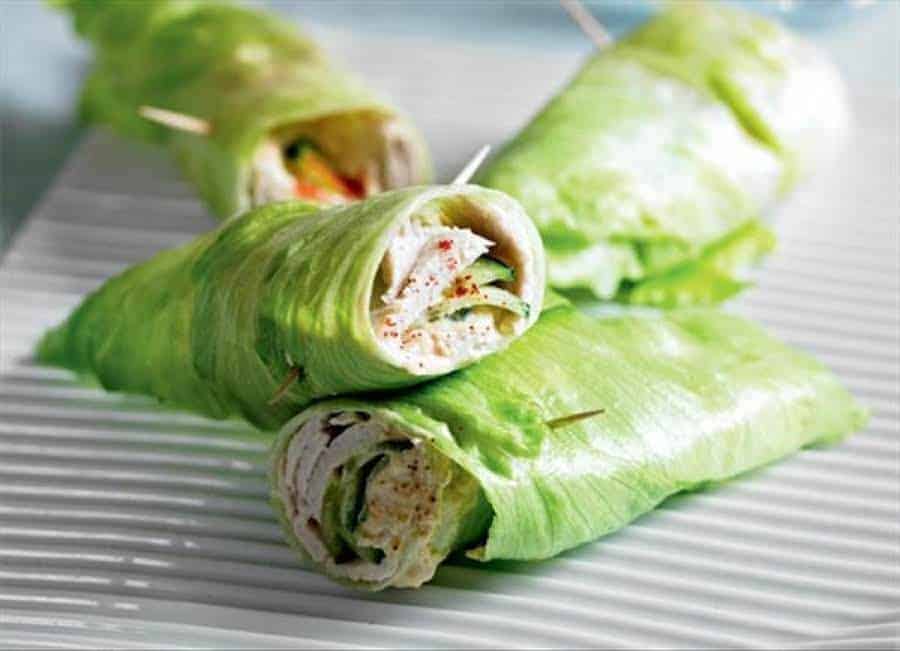 Sla wraps met hummus en kalkoenfilet