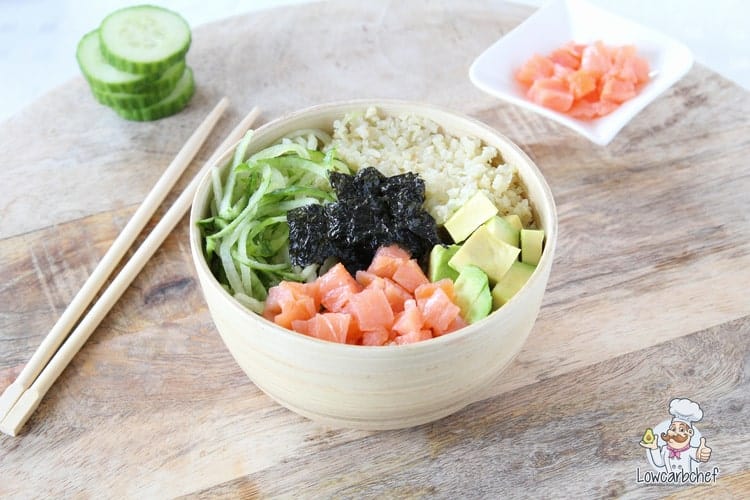 Sushi bowl met gerookte zalm