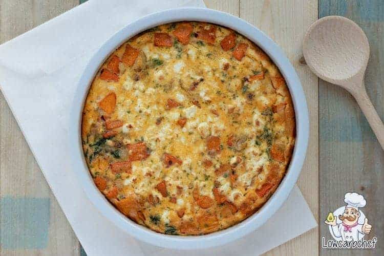 Vandaag heb ik een typisch herfstgerecht gemaakt, een pompoenquiche met feta en spinazie. Deze koolhydraatarme quiche is lekker en super makkelijk om te maken! #koolhydraatarm #quiche #herfst #gezond #recepten