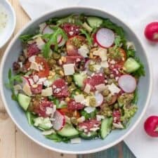 Carpaccio salade met pesto.