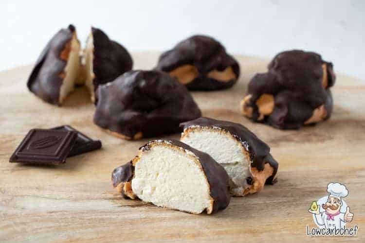 Ben je op zoek naar een lekker koolhydraatarm gebakje voor op een verjaardag of feestje? Dan zijn deze koolhydraatarme bossche bollen perfect! #koolhydraatarm #gebak #snack #dessert