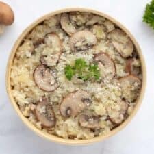Bloemkool risotto met champignons en peterselie.