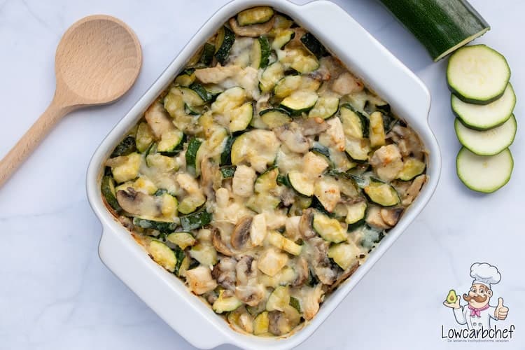 Ovenschotel met courgette, kip en champignons.