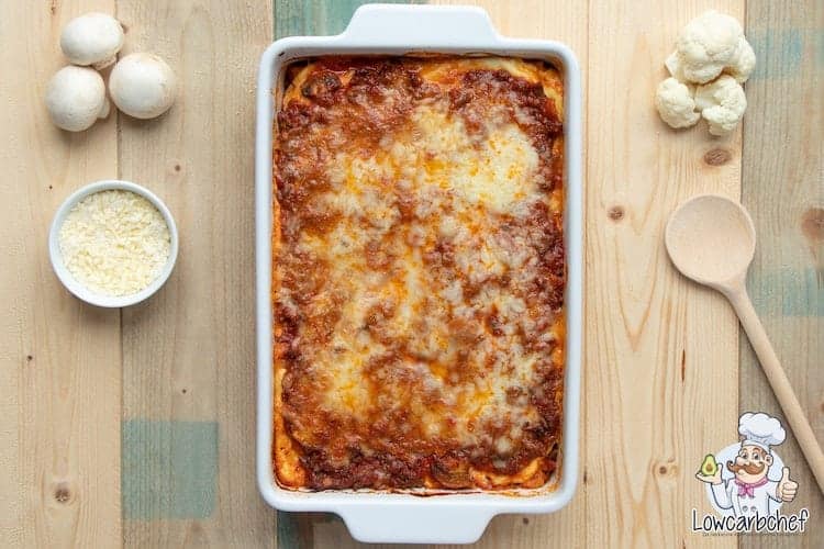 Lasagne met bloemkool en bolognesesaus.