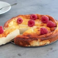 Käsekuchen met frambozen.