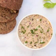 Tonijnsalade met walnootbrood