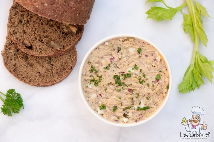 Tonijnsalade met walnootbrood
