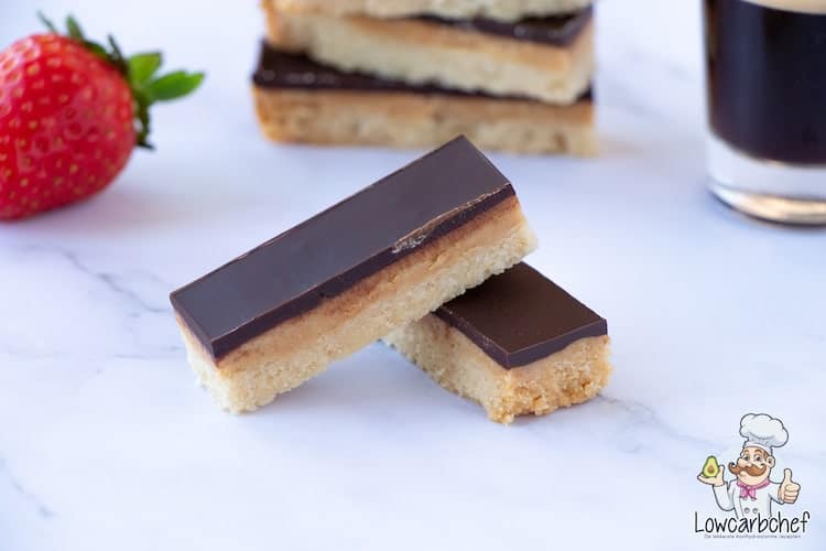 Twix reepjes met koffie.