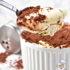 Mini tiramisu met cacaopoeder.