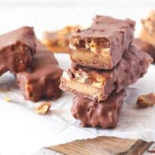 Snickers met nougat, karamel en suikervrije chocolade.
