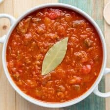 Goulash met vlees en pompoen.