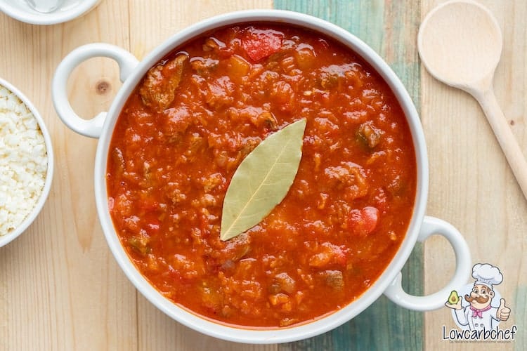 Goulash met vlees en pompoen.