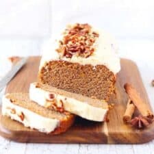 Pompoencake met frosting.