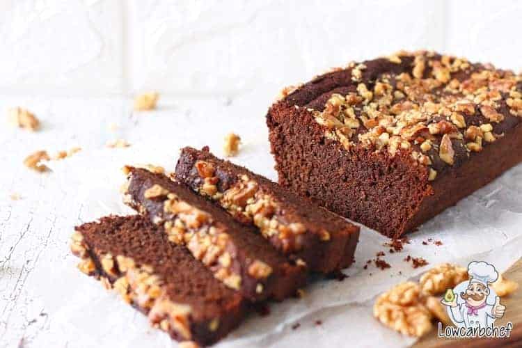 Chocoladecake met walnoten.