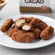 Slagroomtruffels met cacao.