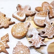 Kerstkoekjes met glazuur.