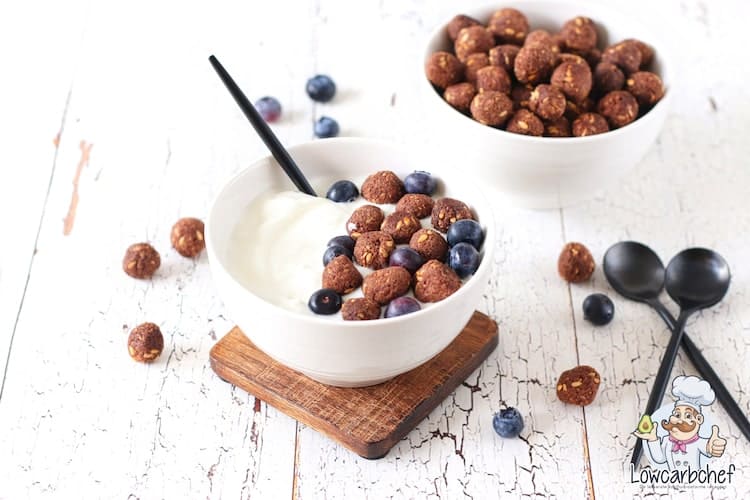 Ontbijtgranen met yoghurt.