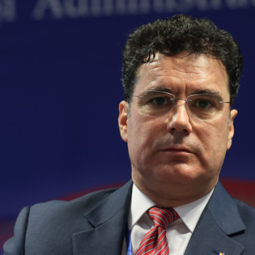 Rectorul SNSPA îl critică pe Mircea Geoană pentru înregistrarea unei mărci la OSIM