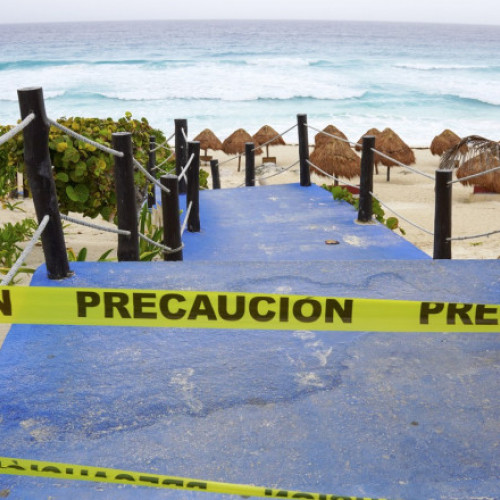 Uraganul Beryl lovește destinațiile turistice din Mexic