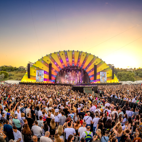 Record de participanți la Neversea: Peste 75.000 de fani