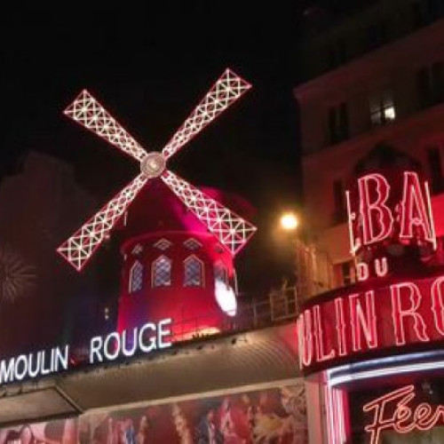 Celebrul cabaret parizian Moulin Rouge recuperează &quot;aripile&quot; în aprilie
