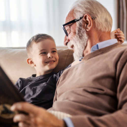 Unele tari europene isi platesc bunicii pentru ingrijirea nepotilor