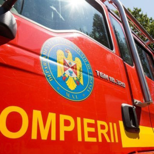 Complex comercial din Botoșani, salvat de pompieri din calea flăcărilor