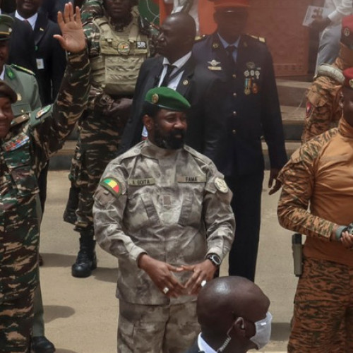 Burkina Faso, Mali și Niger formează o confederație, rupând legăturile cu restul blocului vest-african