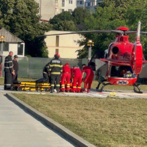 Seară de urgență la SMURD: Aeronava a preluat un pacient în stare critică