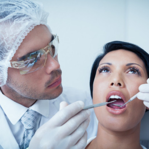 Pericolele trendurilor stomatologice DIY pe TikTok semnalate de un medic