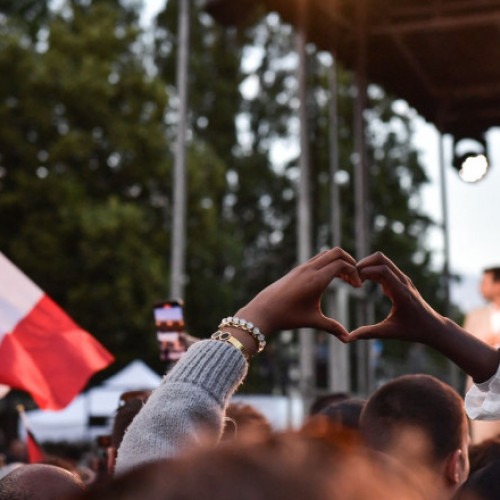 Alegerile legislative din Franța creează surprize: blocul de stânga în frunte